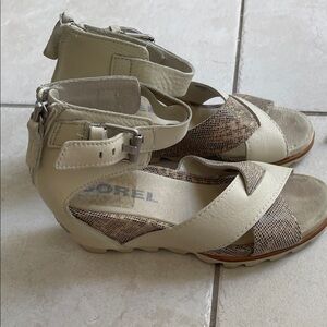 Sorel Joanie II wedge ankle strap snake sandals size 8